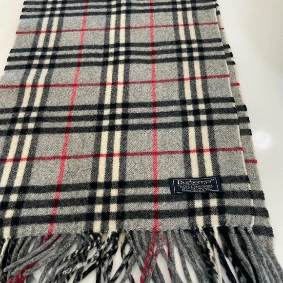 Authentic Burberrys Gray Plaid LambsWool Scarf - Picture 6 of 6
